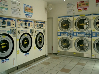 コインランドリー スリーエス 東越谷店 内観